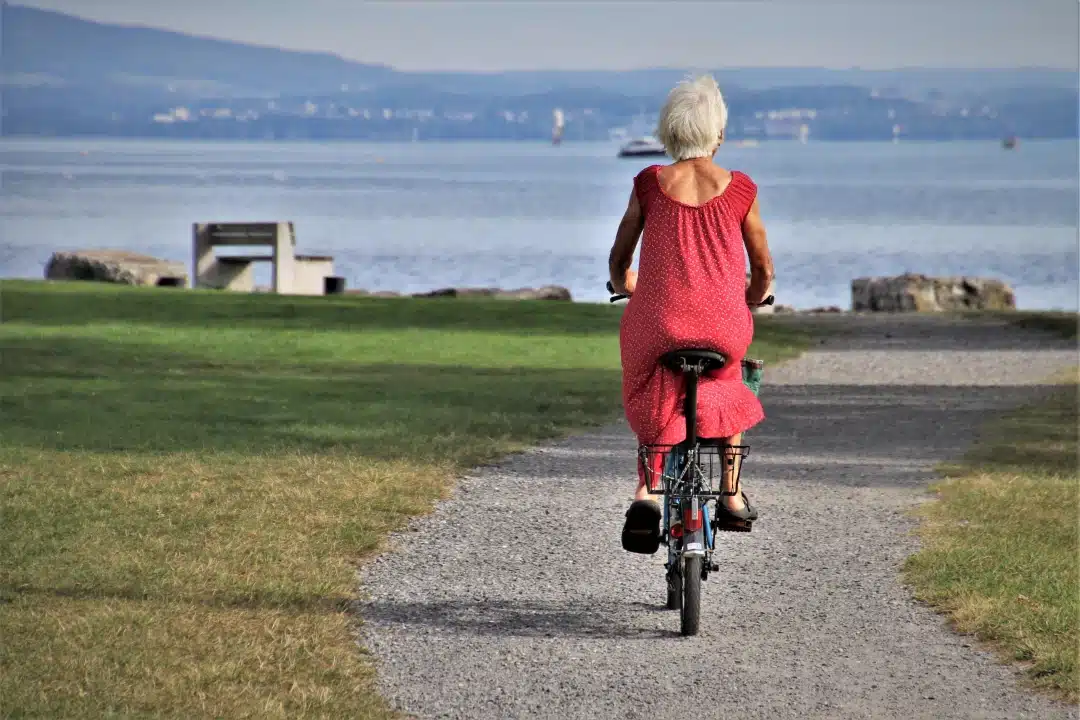 Le vélo à 60 ans : un sport idéal pour préserver sa santé
